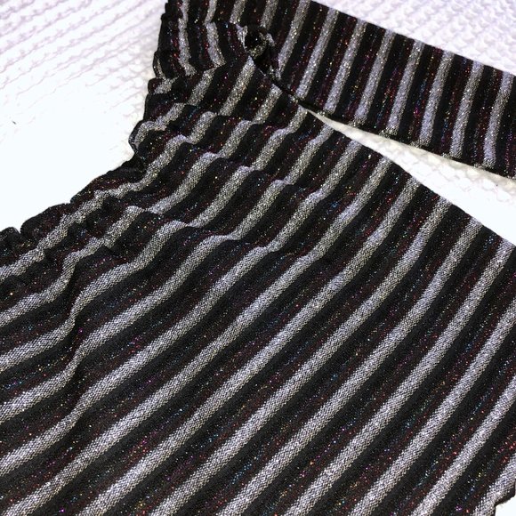 UO Off-The-Shoulder Lettuce-Edge Top - Picture 4 of 10